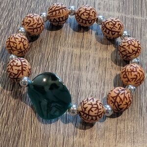 Elegant Beaded Bracelet with Green and Silver Accents